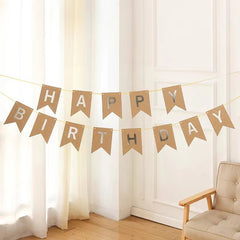 Happy Birthday Banner i Kraftpapir med Gull Detaljer - Dara Foto