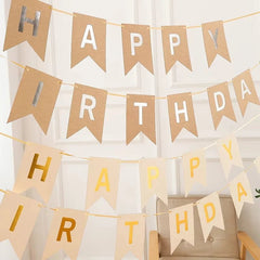 Happy Birthday Banner i Kraftpapir med Gull Detaljer - Dara Foto