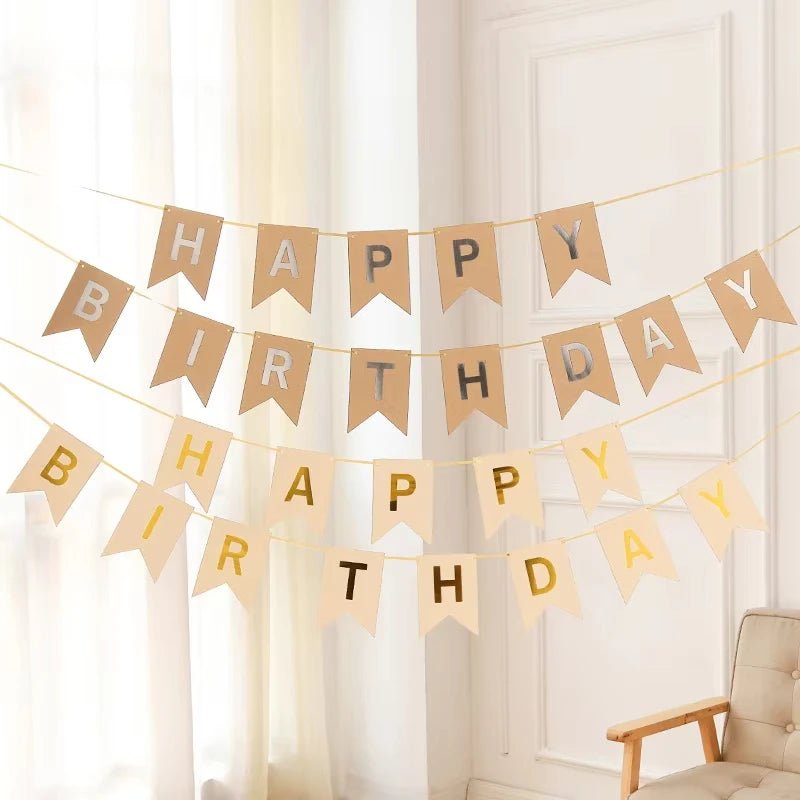 Happy Birthday Banner i Kraftpapir med Gull Detaljer - Dara Foto